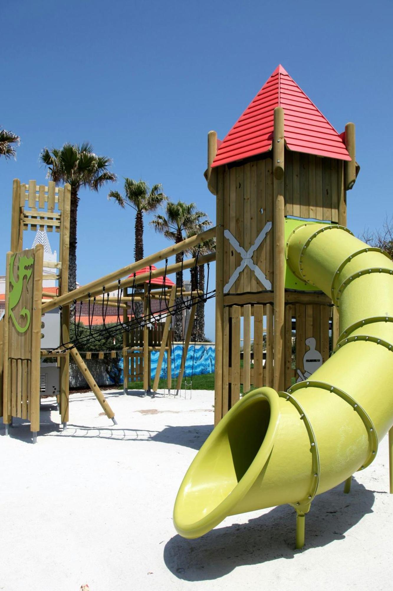Praia D'El Rey Marriott Golf & Beach Resort Praia del Rei Kültér fotó Playground in Spain